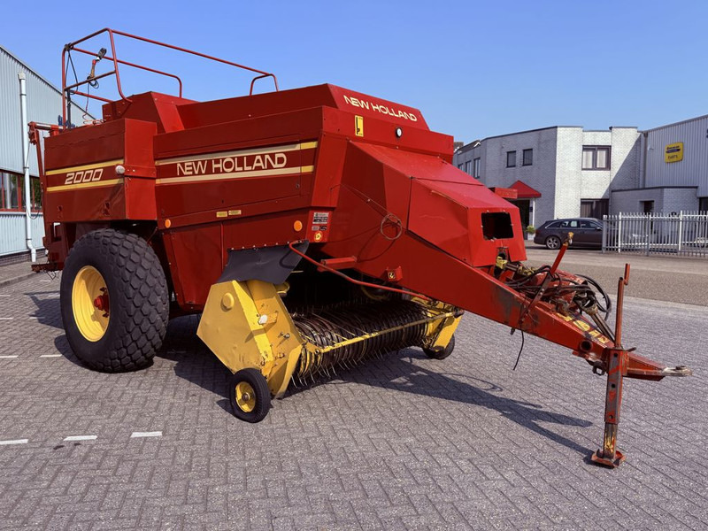 New Holland D2000 Big Baler - مكبس البالات المستطيله: صور 1 New Holland D2000 Big Baler - مكبس البالات المستطيله: صور 1