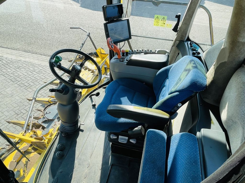 New Holland FR700 Forage Harvester 10 Row header - حصادة الأعلاف: صور 3 New Holland FR700 Forage Harvester 10 Row header - حصادة الأعلاف: صور 3