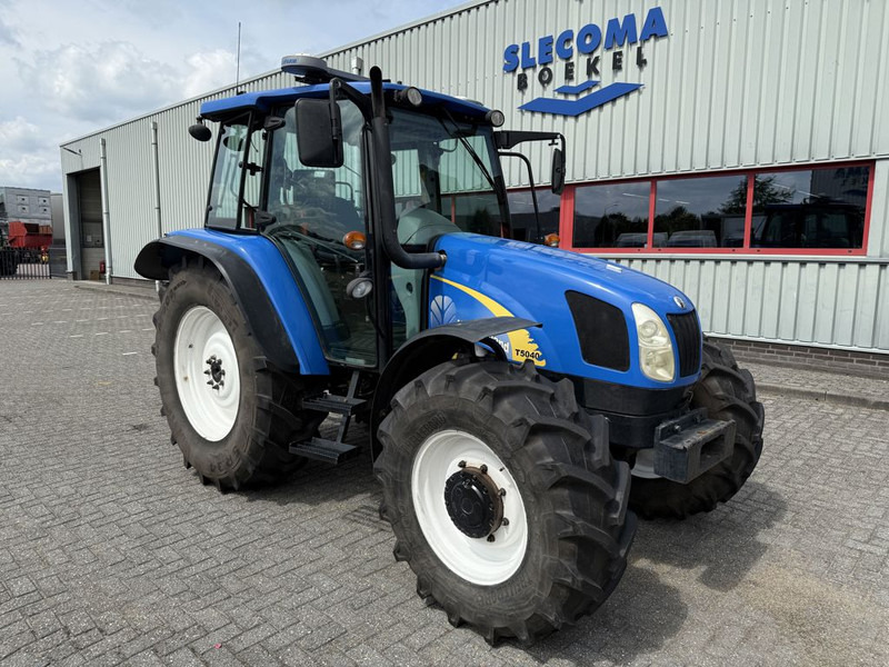New Holland T5040 CAB + GPS - جرار: صور 4 New Holland T5040 CAB + GPS - جرار: صور 4