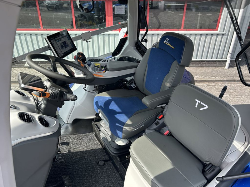 New Holland T7.300 AC New Gen Blue Power DEMO - جرار: صور 5 New Holland T7.300 AC New Gen Blue Power DEMO - جرار: صور 5