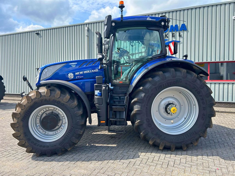 New Holland T7.300 AC New Gen Blue Power DEMO - جرار: صور 2 New Holland T7.300 AC New Gen Blue Power DEMO - جرار: صور 2