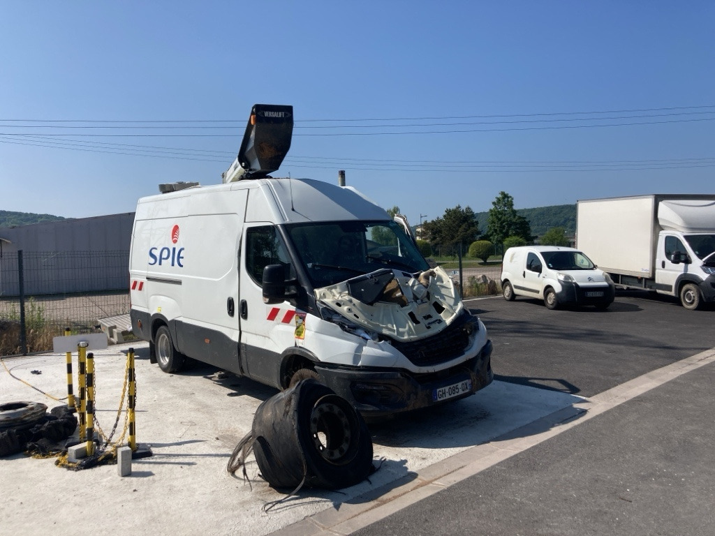 IVECO DAILY FOURGON 50C18 - مصاعد الازدهار محمولة على شاحنة: صور 1 IVECO DAILY FOURGON 50C18 - مصاعد الازدهار محمولة على شاحنة: صور 1
