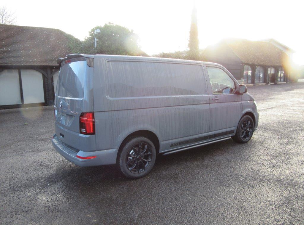 جديد فان 2025 Volkswagen Transporter Black Edition 2.0 BiDI 204 Sportline: صور 10