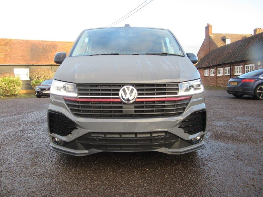 جديد فان 2025 Volkswagen Transporter Black Edition 2.0 BiDI 204 Sportline: صور 15