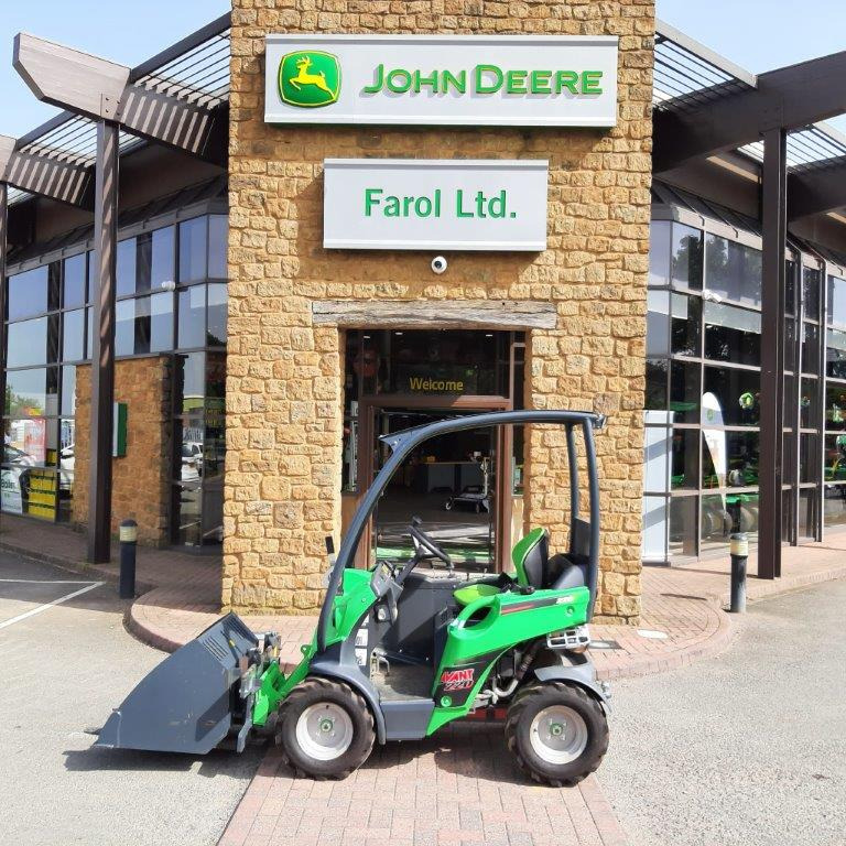 Avant 220 mini loader - لودر مفصلي صغير: صور 1 Avant 220 mini loader - لودر مفصلي صغير: صور 1