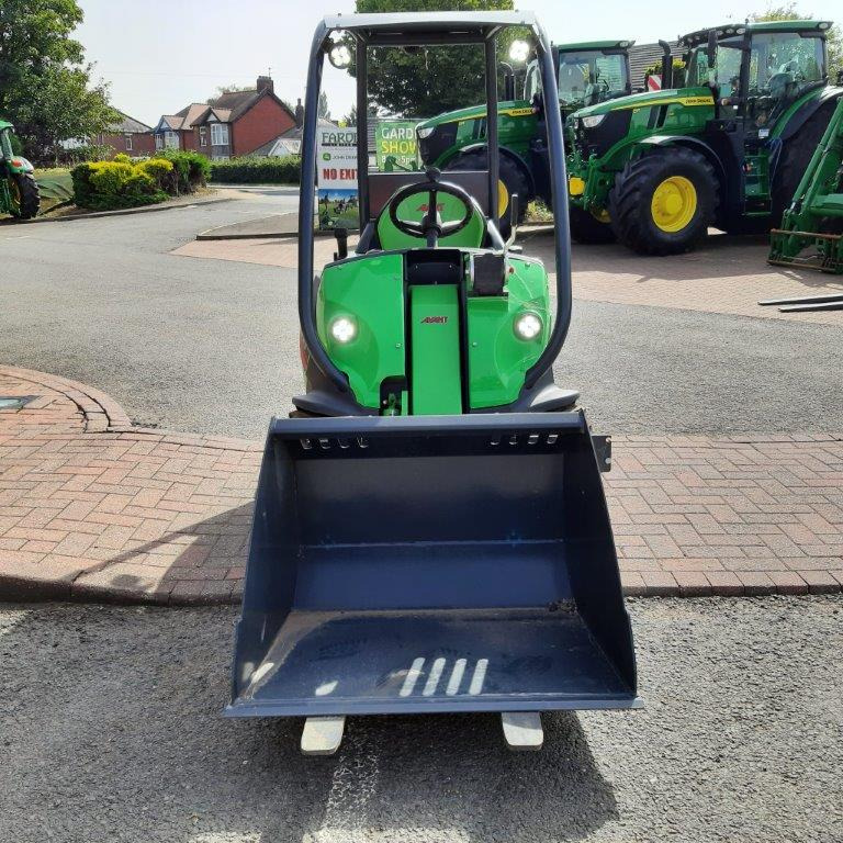 Avant 220 mini loader - لودر مفصلي صغير: صور 3 Avant 220 mini loader - لودر مفصلي صغير: صور 3