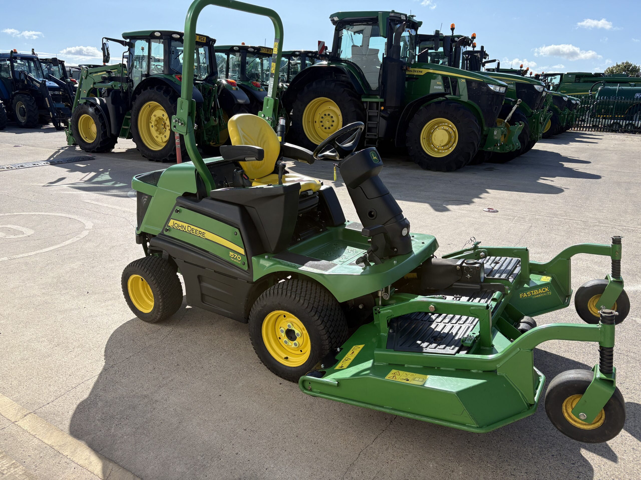 John Deere 1570 C/w 72" rear discharge deck - جزازة المروج: صور 3 John Deere 1570 C/w 72" rear discharge deck - جزازة المروج: صور 3