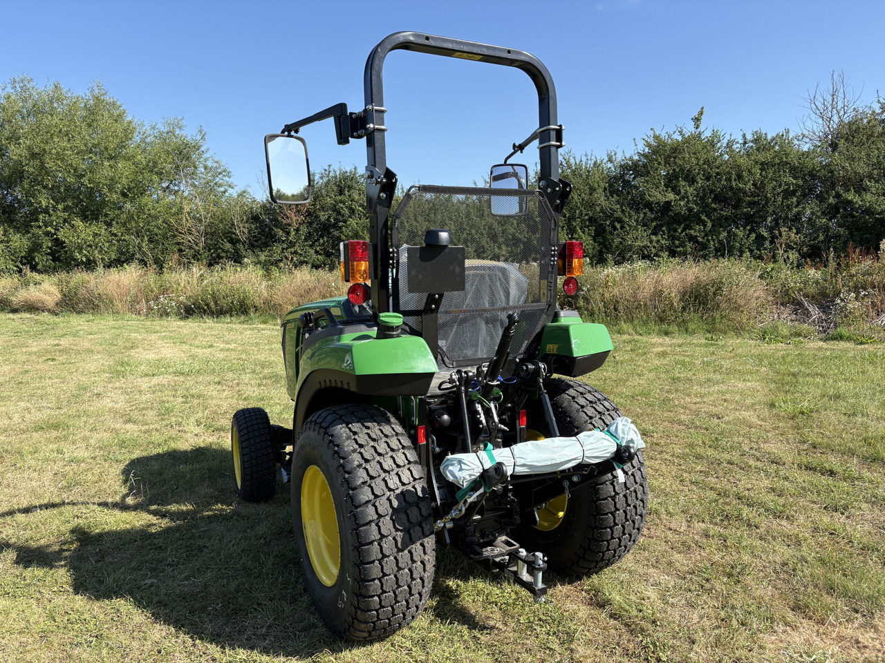John Deere 2032R Compact Tractor - جرار صغير: صور 3 John Deere 2032R Compact Tractor - جرار صغير: صور 3