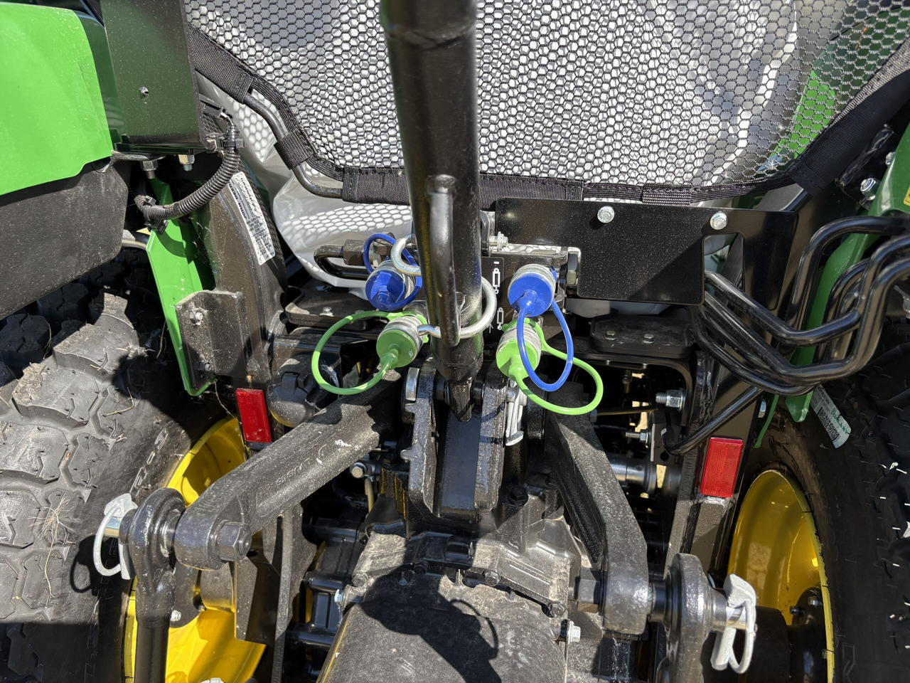 John Deere 2038R Compact Tractor - جرار صغير: صور 5 John Deere 2038R Compact Tractor - جرار صغير: صور 5
