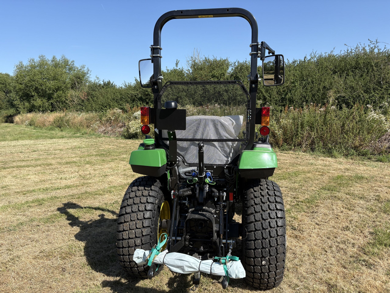 John Deere 2038R Compact Tractor - جرار صغير: صور 4 John Deere 2038R Compact Tractor - جرار صغير: صور 4