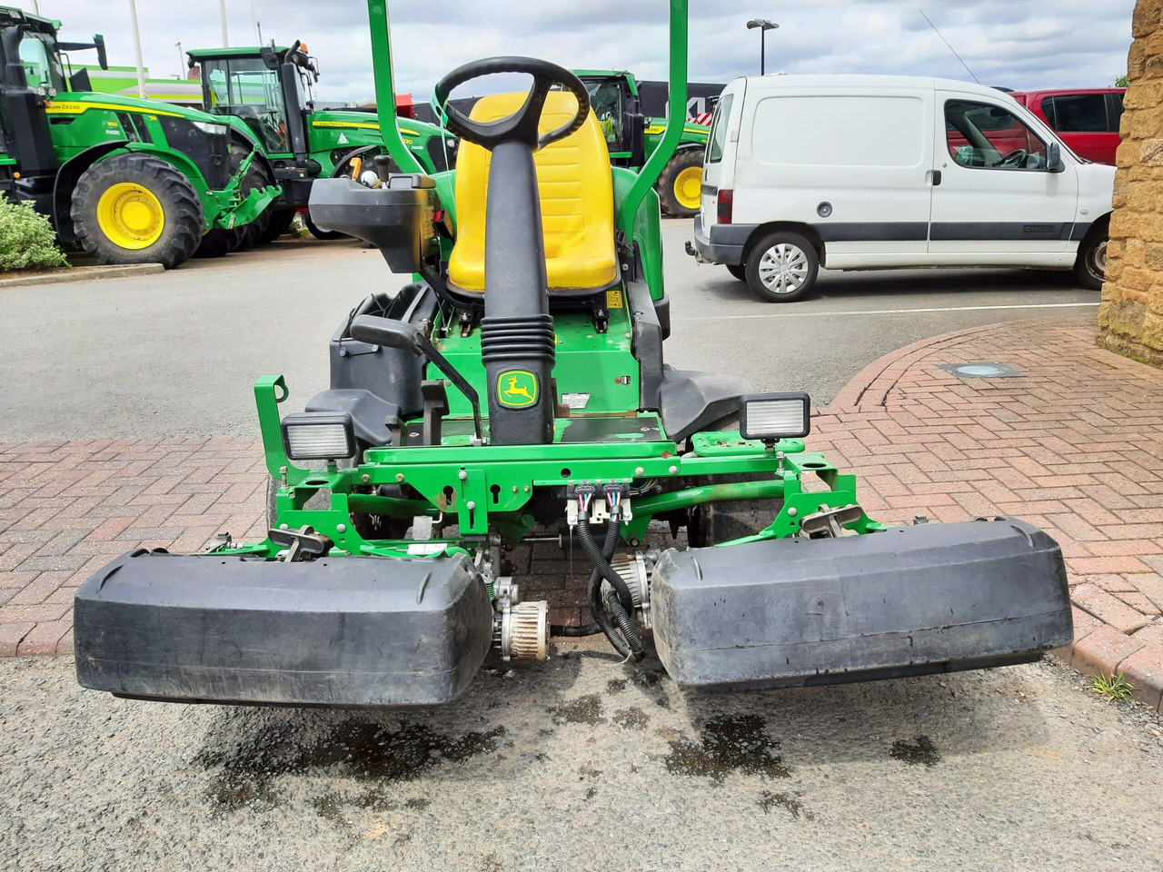 John Deere 2500E greens triple mower - جزازة المروج: صور 2 John Deere 2500E greens triple mower - جزازة المروج: صور 2