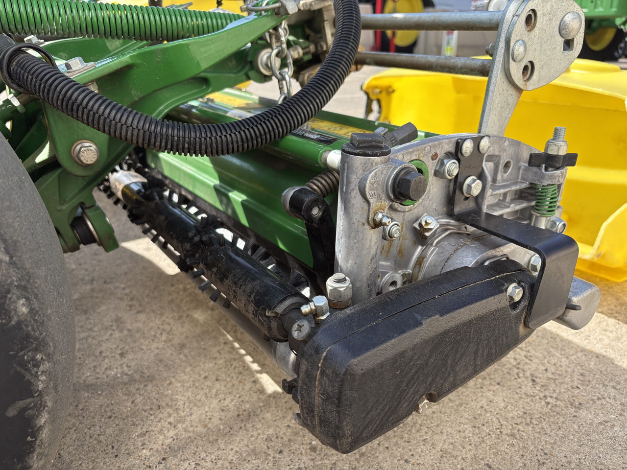 John Deere 2750E Triplex mower - جزازة المروج: صور 4 John Deere 2750E Triplex mower - جزازة المروج: صور 4