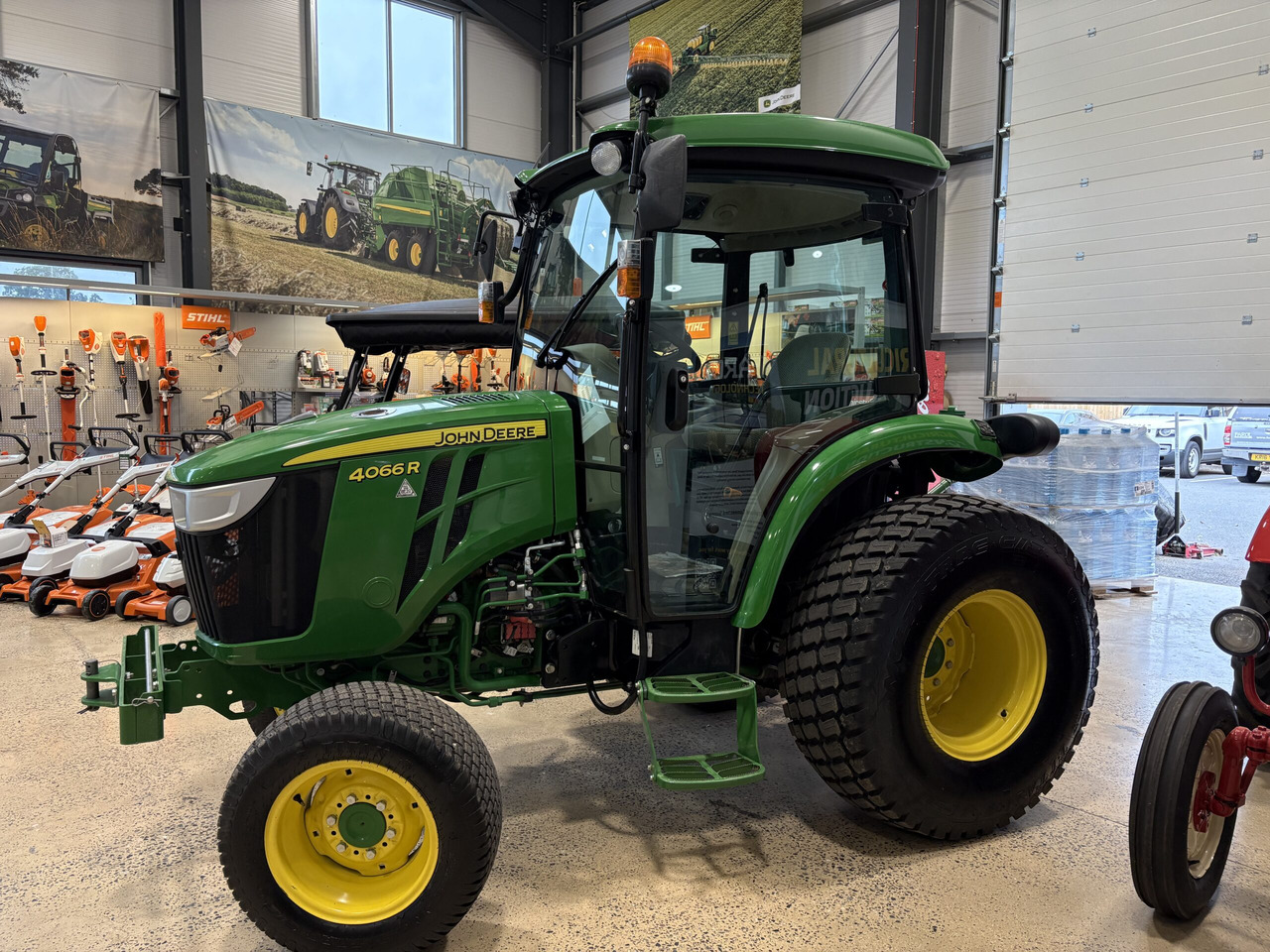 John Deere 4066R Compact Tractor - جرار صغير: صور 3 John Deere 4066R Compact Tractor - جرار صغير: صور 3