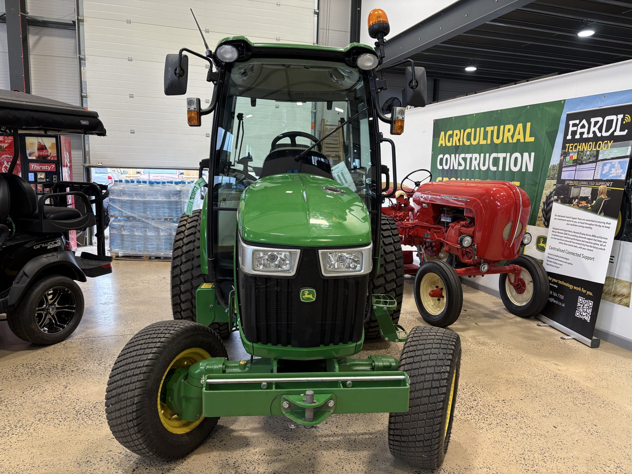 John Deere 4066R Compact Tractor - جرار صغير: صور 2 John Deere 4066R Compact Tractor - جرار صغير: صور 2