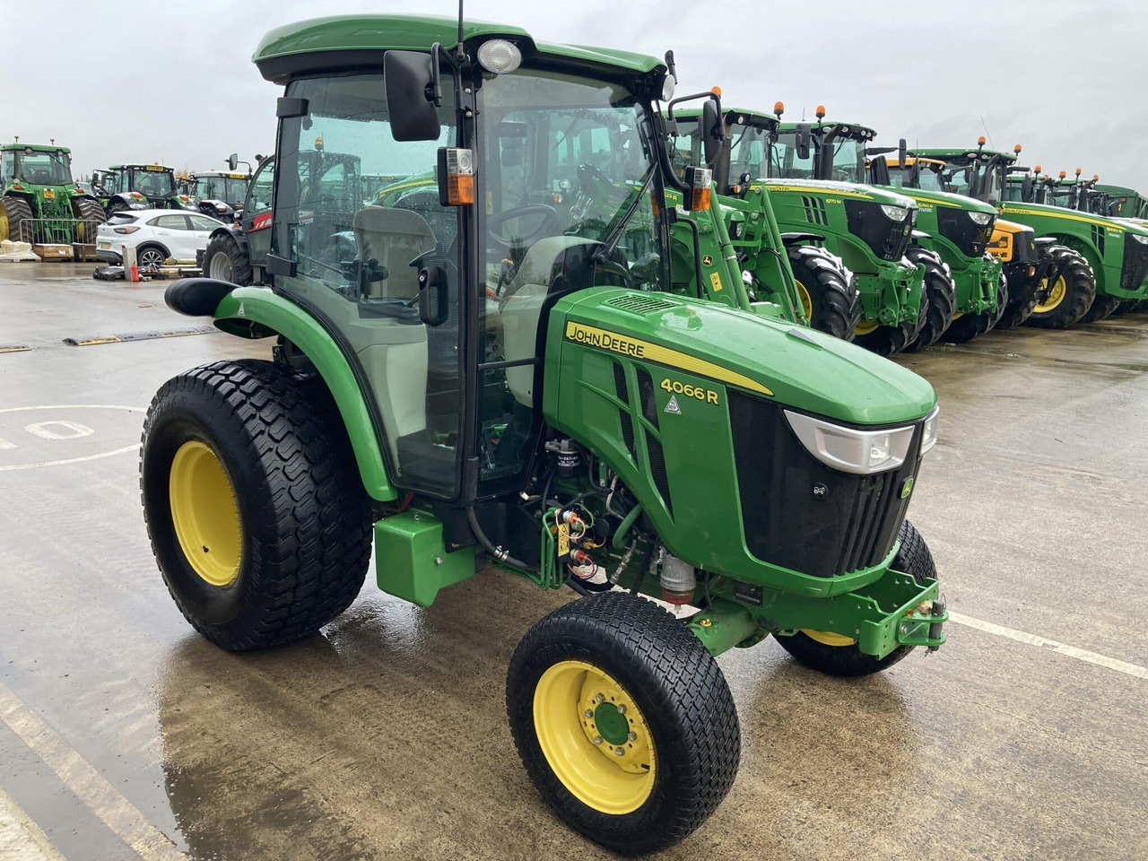 جرار صغير John Deere 4066R compact tractor: صور 7