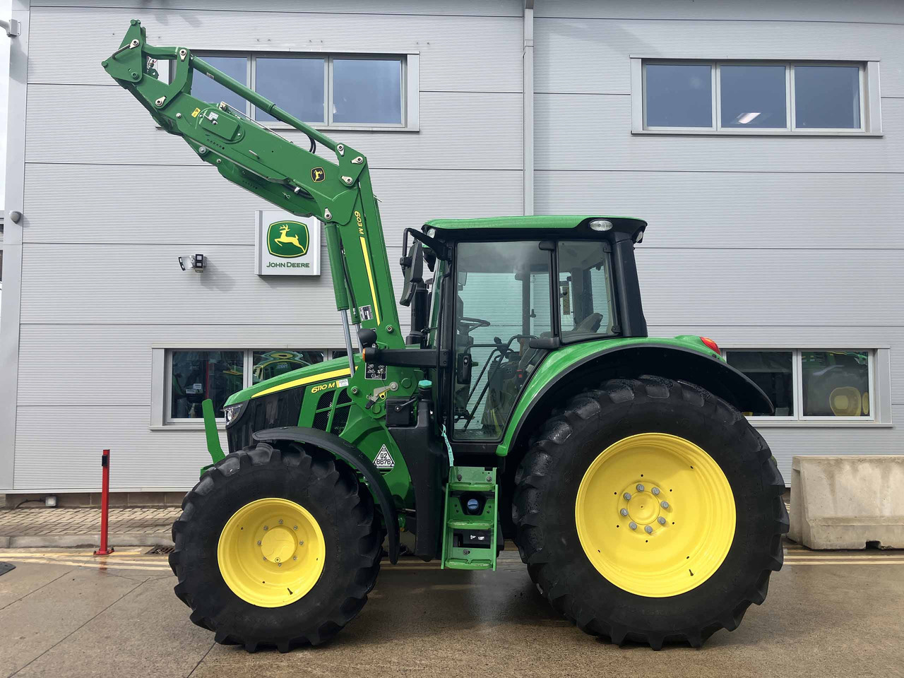 John Deere 6110M - جرار: صور 2 John Deere 6110M - جرار: صور 2