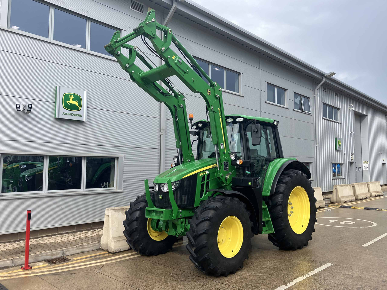 John Deere 6110M - جرار: صور 1 John Deere 6110M - جرار: صور 1