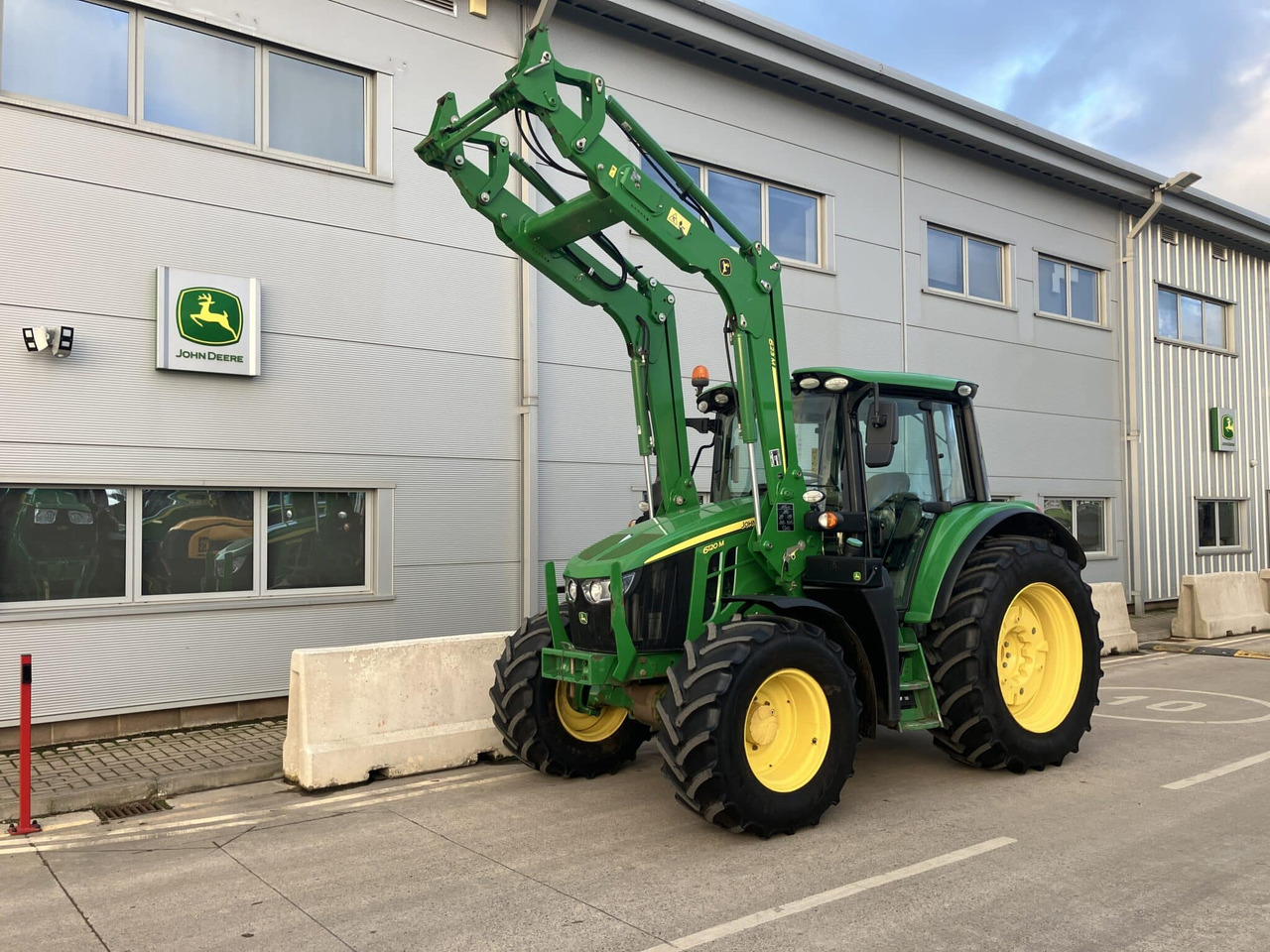 John Deere 6120M - جرار: صور 1 John Deere 6120M - جرار: صور 1