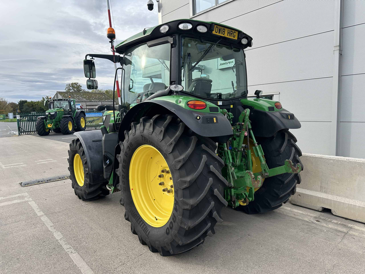 John Deere 6130R - جرار: صور 4 John Deere 6130R - جرار: صور 4