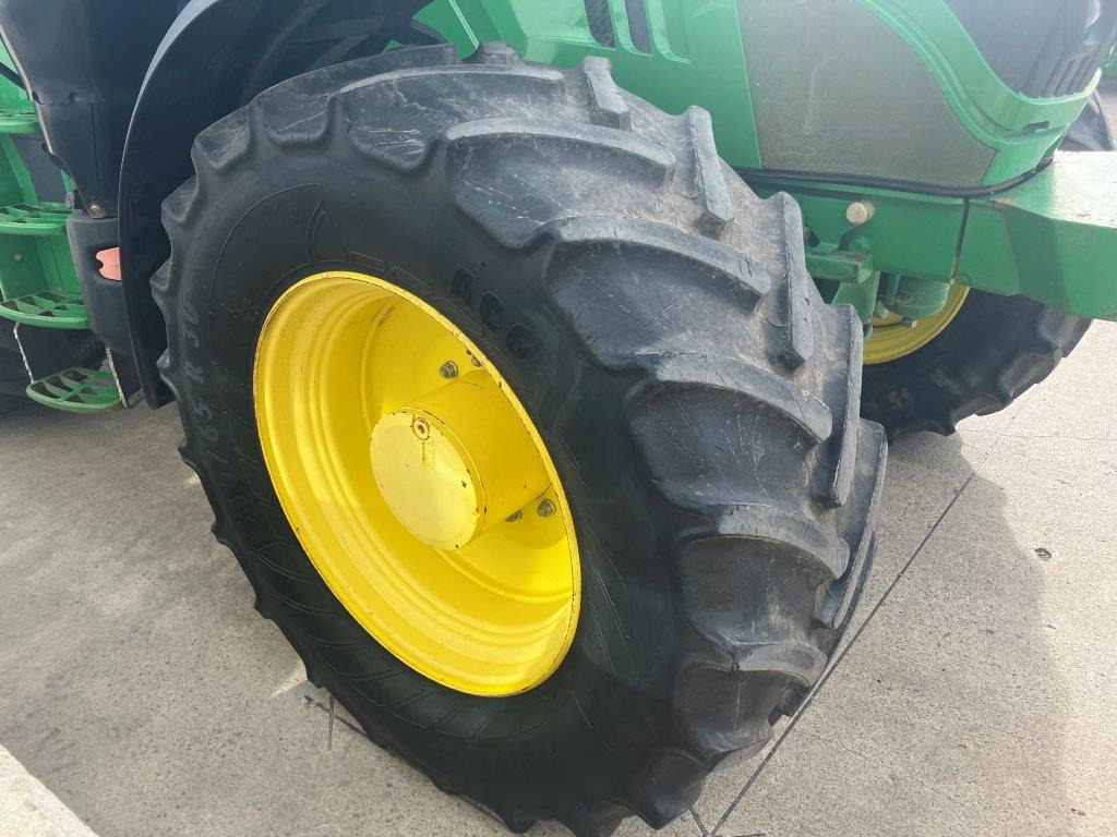 جرار John Deere 6175R: صور 17