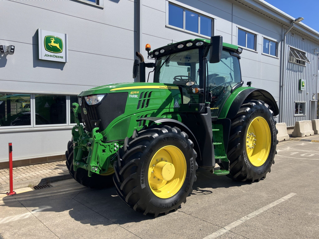 John Deere 6215R - جرار: صور 1 John Deere 6215R - جرار: صور 1