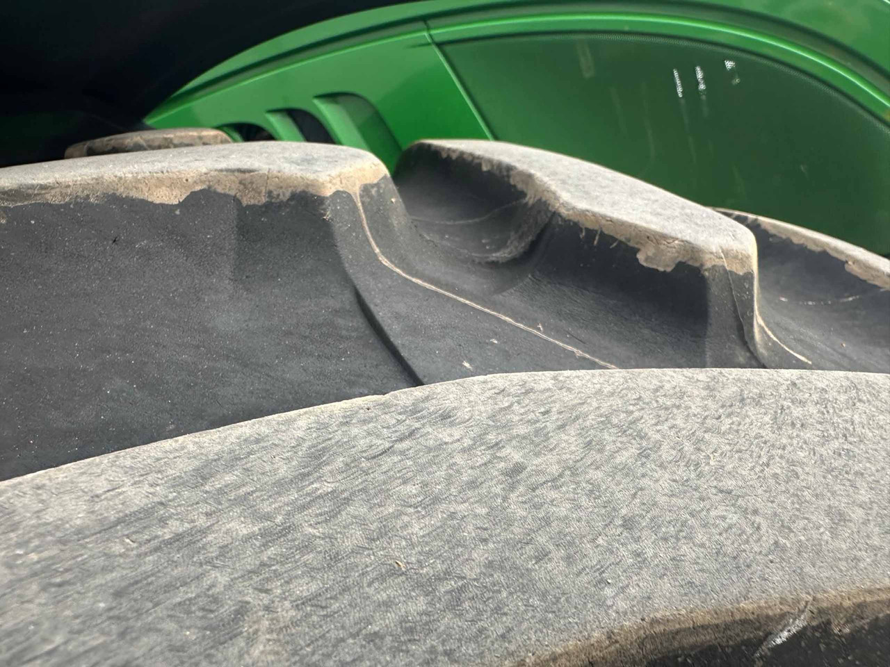 جرار John Deere 6215R: صور 8