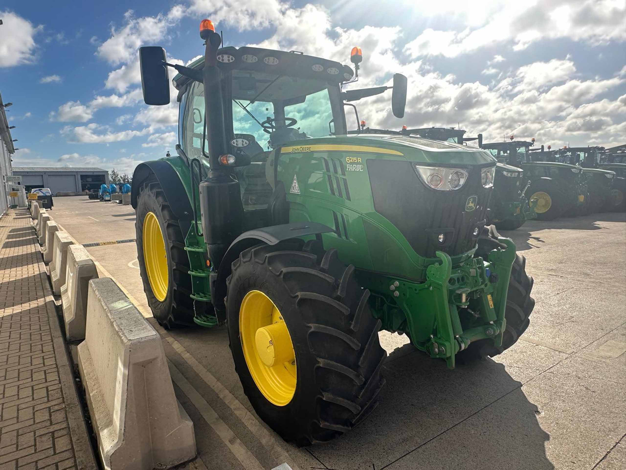 John Deere 6215R - جرار: صور 5 John Deere 6215R - جرار: صور 5