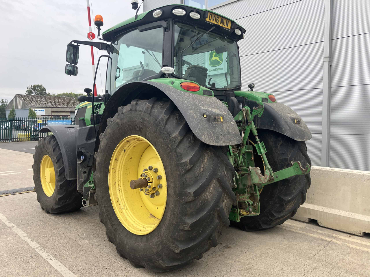 John Deere 6215R - جرار: صور 3 John Deere 6215R - جرار: صور 3