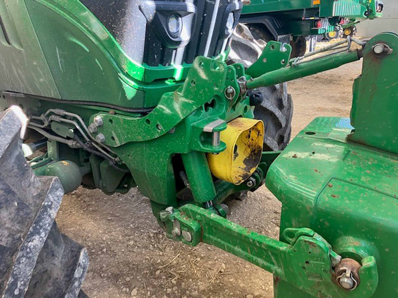 John Deere 6215R - جرار: صور 4 John Deere 6215R - جرار: صور 4