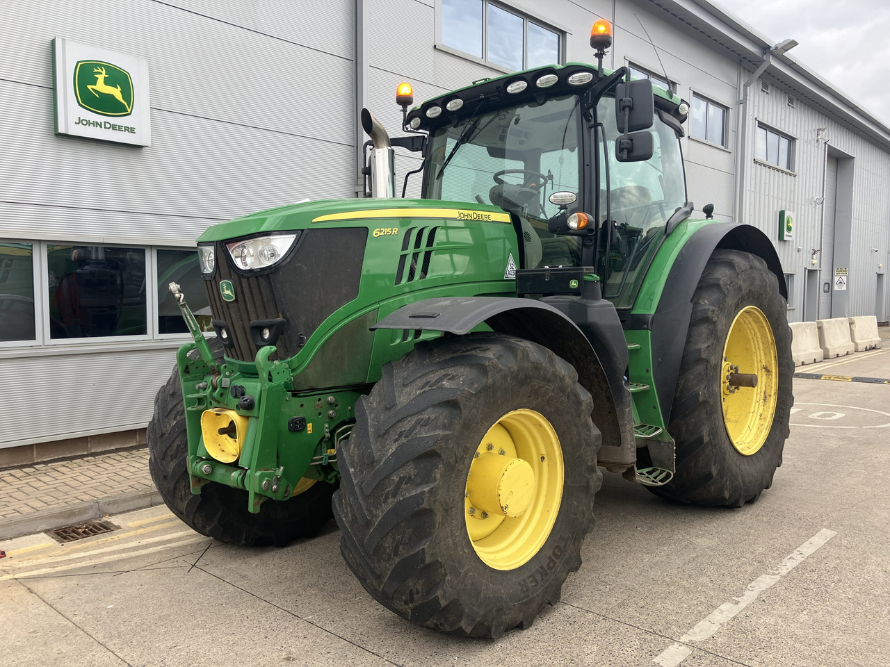 John Deere 6215R - جرار: صور 1 John Deere 6215R - جرار: صور 1