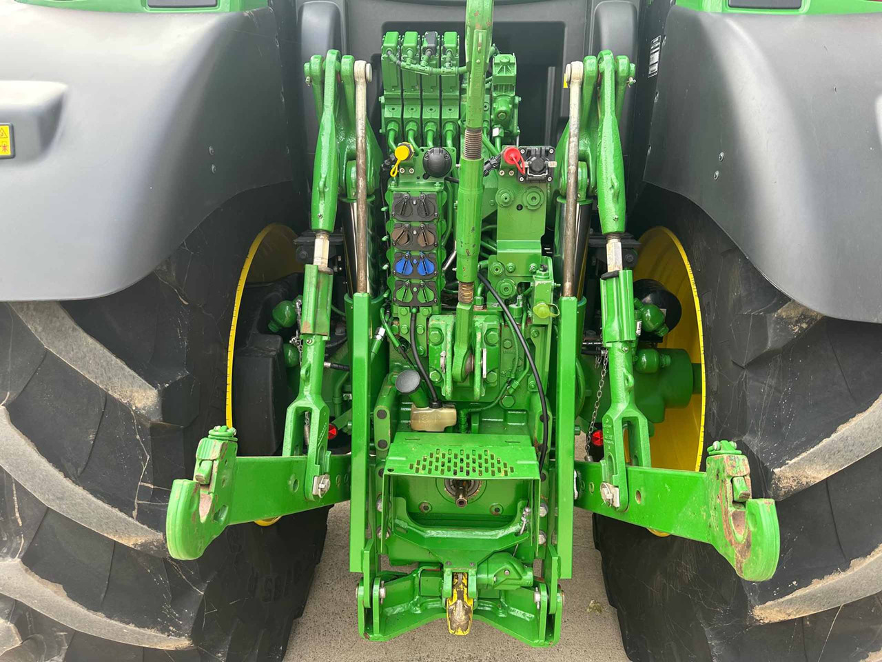 John Deere 6215R - جرار: صور 5 John Deere 6215R - جرار: صور 5