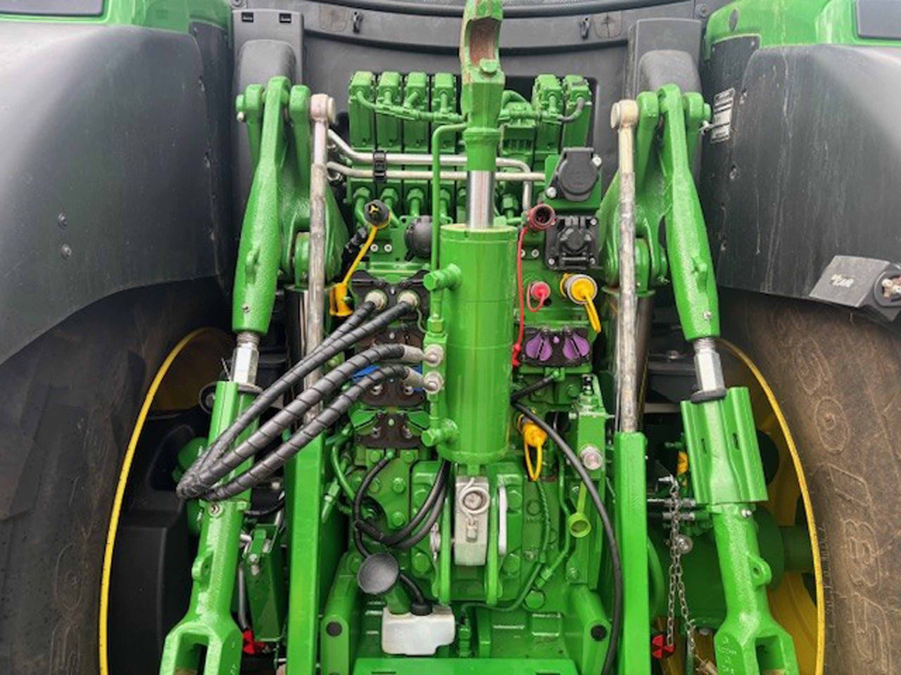 John Deere 6R 215 - جرار: صور 5 John Deere 6R 215 - جرار: صور 5