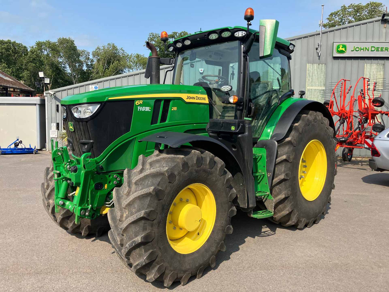 John Deere 6R 215 - جرار: صور 1 John Deere 6R 215 - جرار: صور 1