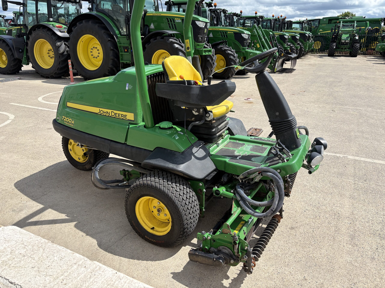 John Deere 7200A Triple Mower - جزازة المروج: صور 2 John Deere 7200A Triple Mower - جزازة المروج: صور 2
