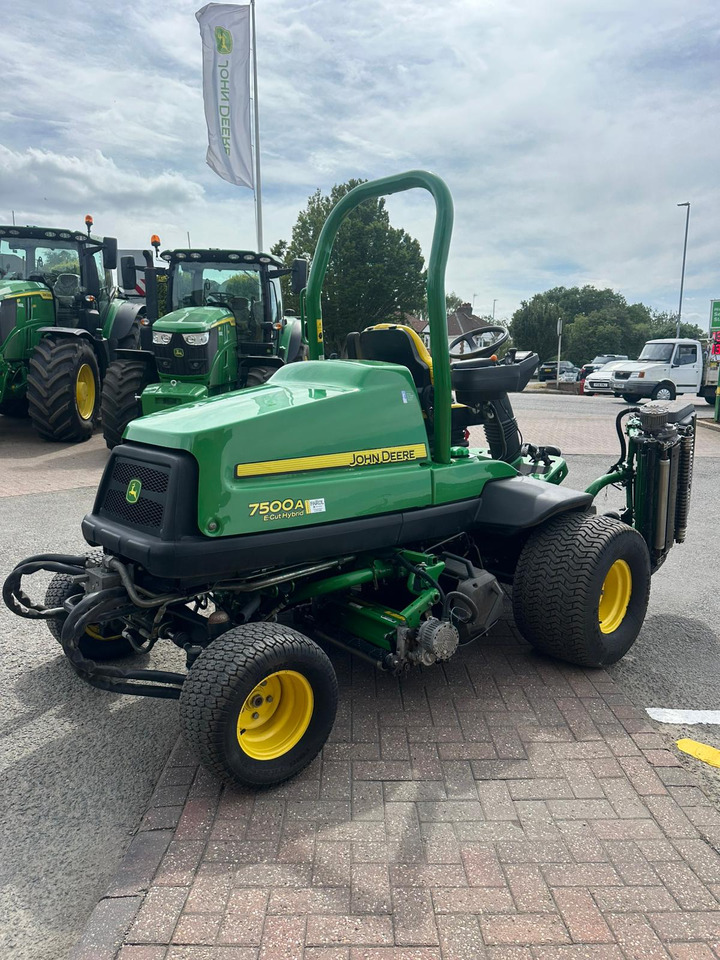 John Deere 7500AE Fairway Mower - جزازة المروج: صور 2 John Deere 7500AE Fairway Mower - جزازة المروج: صور 2