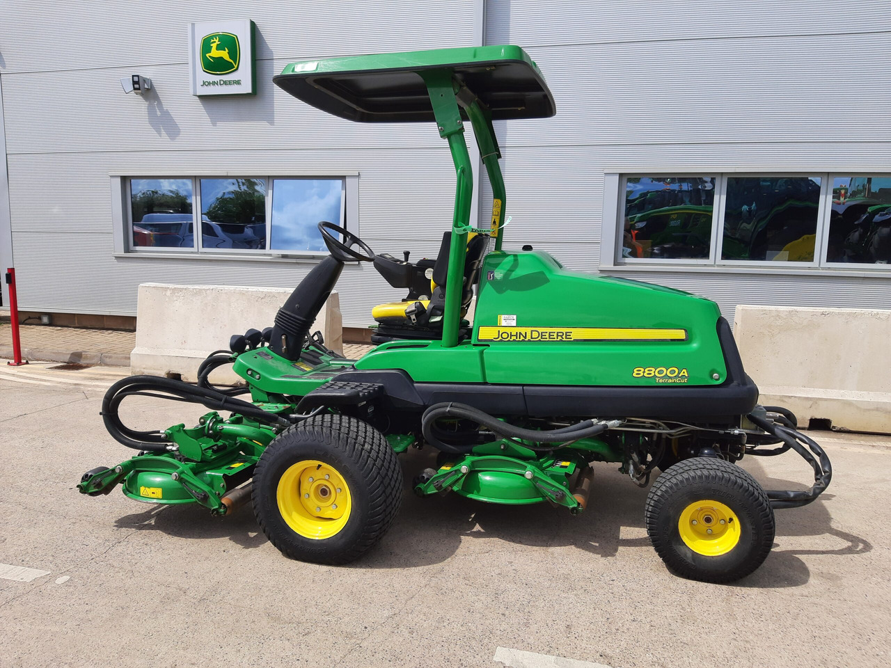 John Deere 8800A TerrainCut Mower - جزازة المروج: صور 1 John Deere 8800A TerrainCut Mower - جزازة المروج: صور 1