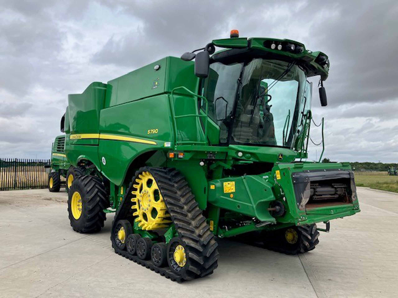 John Deere S790 - حصادة شاملة: صور 1 John Deere S790 - حصادة شاملة: صور 1