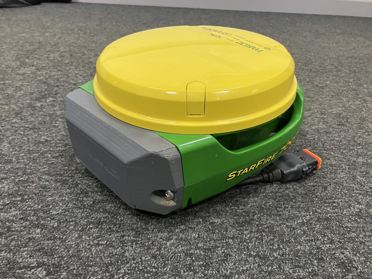 John Deere SF7000 RTK Dome - نظم الملاحة - الآلات والماكينات الزراعية: صور 3 John Deere SF7000 RTK Dome - نظم الملاحة - الآلات والماكينات الزراعية: صور 3