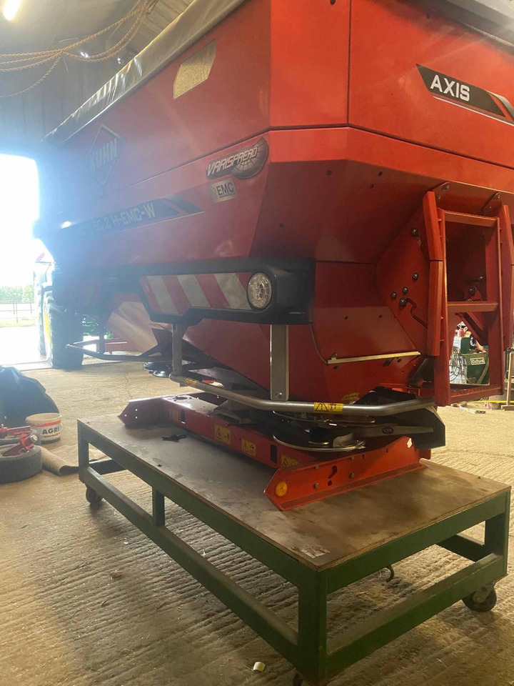 Kuhn Axis 50.2 H-EMC-W - آلة رش الأسمدة: صور 4 Kuhn Axis 50.2 H-EMC-W - آلة رش الأسمدة: صور 4