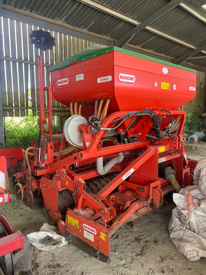 Maschio Alitalia 3mtr drill with 3mtr Power Harrow - الة بذر: صور 1 Maschio Alitalia 3mtr drill with 3mtr Power Harrow - الة بذر: صور 1
