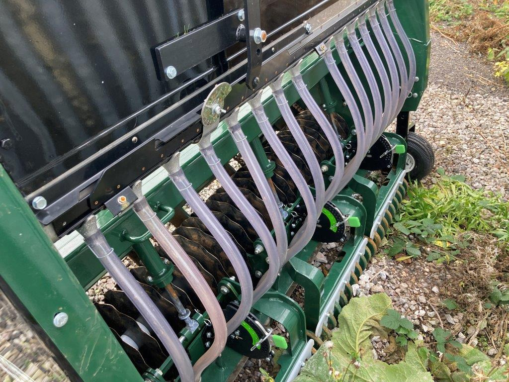 Turfco TriWave™ 60 Overseeder - آلات البذر والغرس والشتل: صور 4 Turfco TriWave™ 60 Overseeder - آلات البذر والغرس والشتل: صور 4