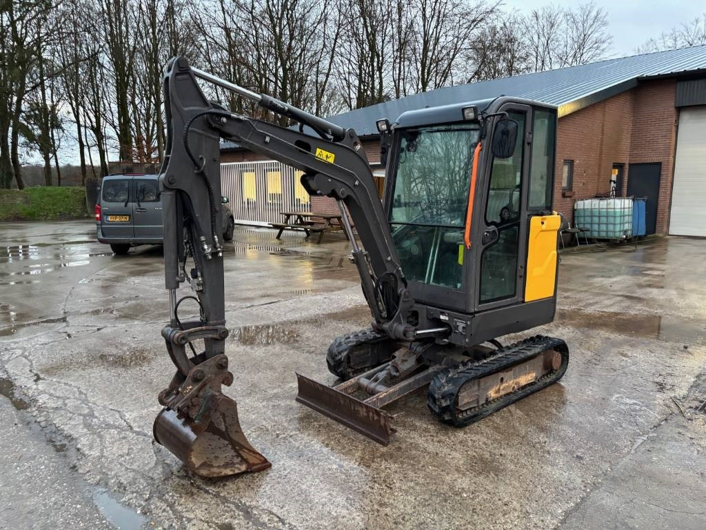 Volvo EC 20 E - حفارة مصغرة: صور 2 Volvo EC 20 E - حفارة مصغرة: صور 2