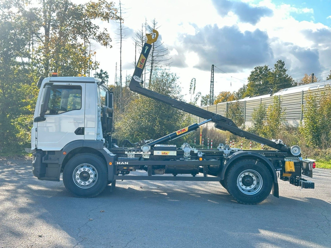 MAN TGM 18.320 4x2 Euro 6e Hyva 12-45 - شاحنة ذات الخطاف, شاحنة كرين: صور 3 MAN TGM 18.320 4x2 Euro 6e Hyva 12-45 - شاحنة ذات الخطاف, شاحنة كرين: صور 3