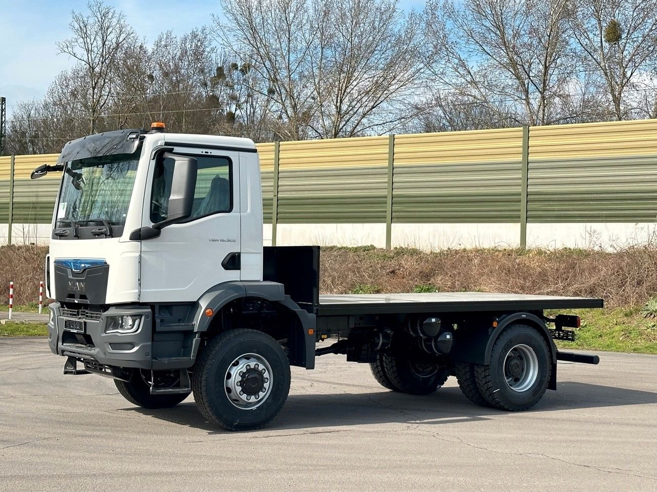 MAN TGM 18.320 4x4 Euro 6e Plato - شاحنات مسطحة: صور 2 MAN TGM 18.320 4x4 Euro 6e Plato - شاحنات مسطحة: صور 2