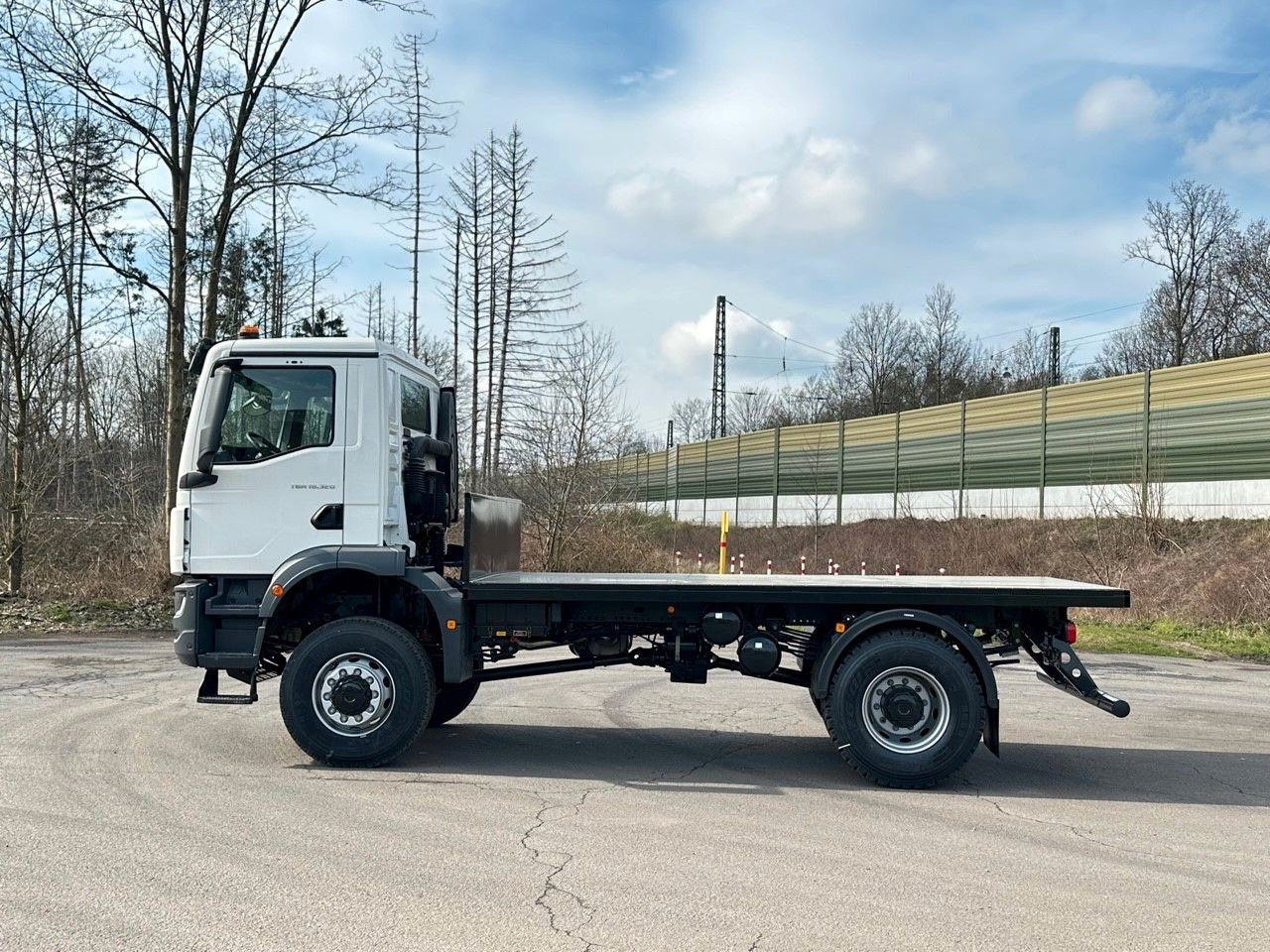 MAN TGM 18.320 4x4 Euro 6e Plato - شاحنات مسطحة: صور 3 MAN TGM 18.320 4x4 Euro 6e Plato - شاحنات مسطحة: صور 3