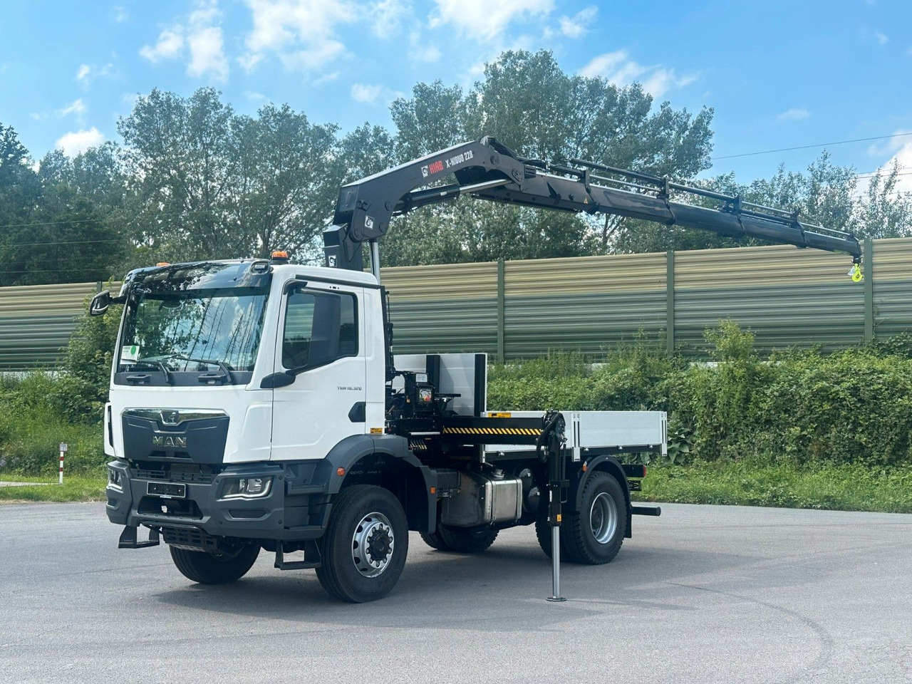 MAN TGM 18.320 4x4 Euro 6e Pritsche Hiab 228-4 Kran - شاحنة كرين: صور 1 MAN TGM 18.320 4x4 Euro 6e Pritsche Hiab 228-4 Kran - شاحنة كرين: صور 1