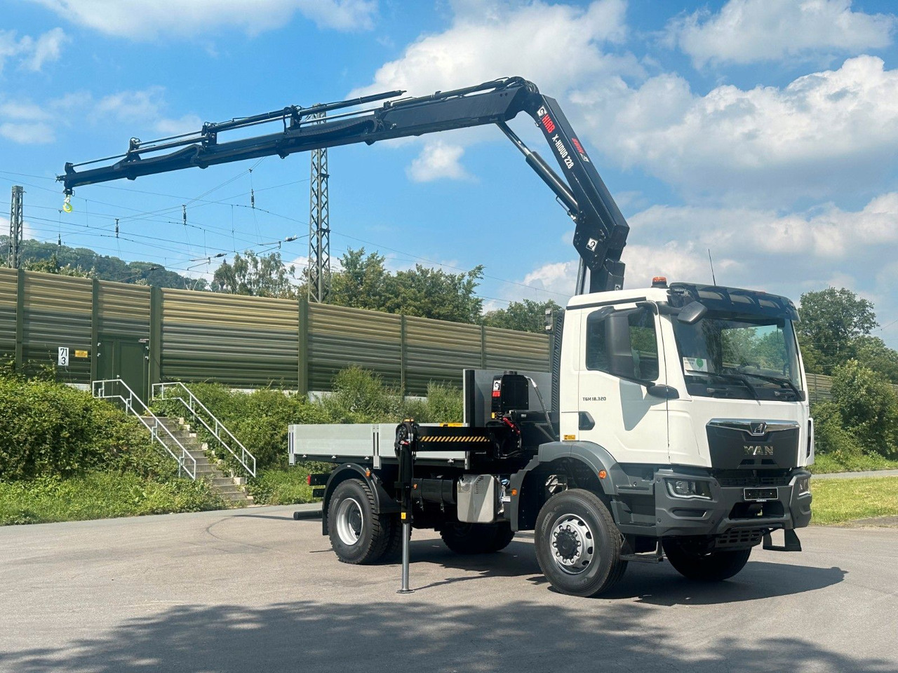 MAN TGM 18.320 4x4 Euro 6e Pritsche Hiab 228-4 Kran إيجار MAN TGM 18.320 4x4 Euro 6e Pritsche Hiab 228-4 Kran: صور 7