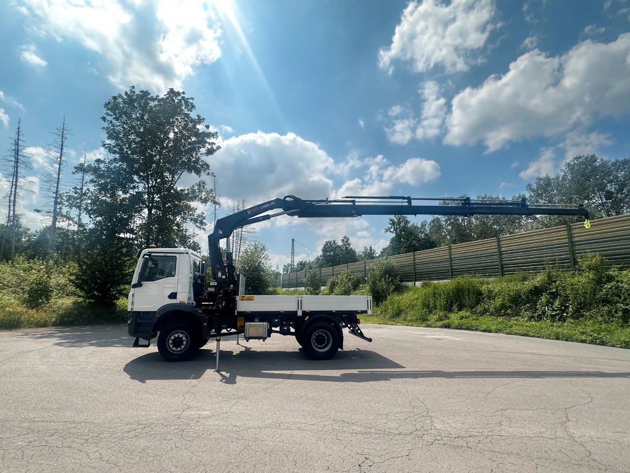 MAN TGM 18.320 4x4 Euro 6e Pritsche Hiab 228-4 Kran - شاحنات مسطحة, شاحنة كرين: صور 3 MAN TGM 18.320 4x4 Euro 6e Pritsche Hiab 228-4 Kran - شاحنات مسطحة, شاحنة كرين: صور 3