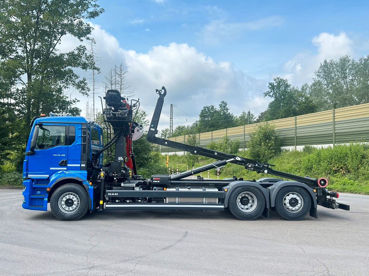 MAN TGS 26.480 6x2 Abrollkipper + Kran EPSILON - شاحنة ذات الخطاف, شاحنة كرين: صور 4 MAN TGS 26.480 6x2 Abrollkipper + Kran EPSILON - شاحنة ذات الخطاف, شاحنة كرين: صور 4