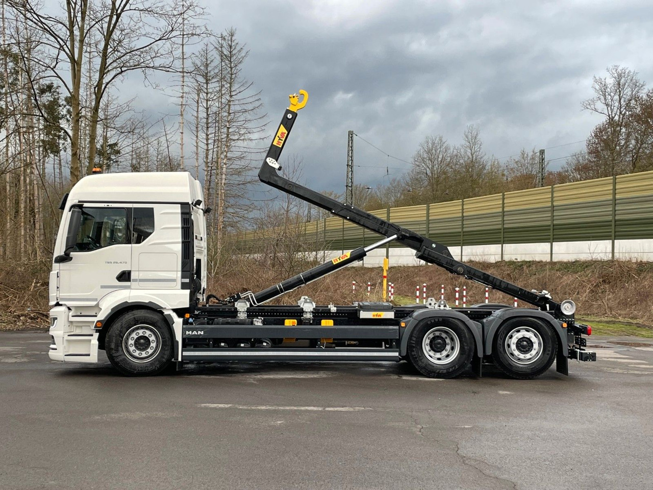 MAN TGS 26.480 6x2 Retarder Hyva 20-60 Abrollkipper - شاحنة ذات الخطاف: صور 3 MAN TGS 26.480 6x2 Retarder Hyva 20-60 Abrollkipper - شاحنة ذات الخطاف: صور 3